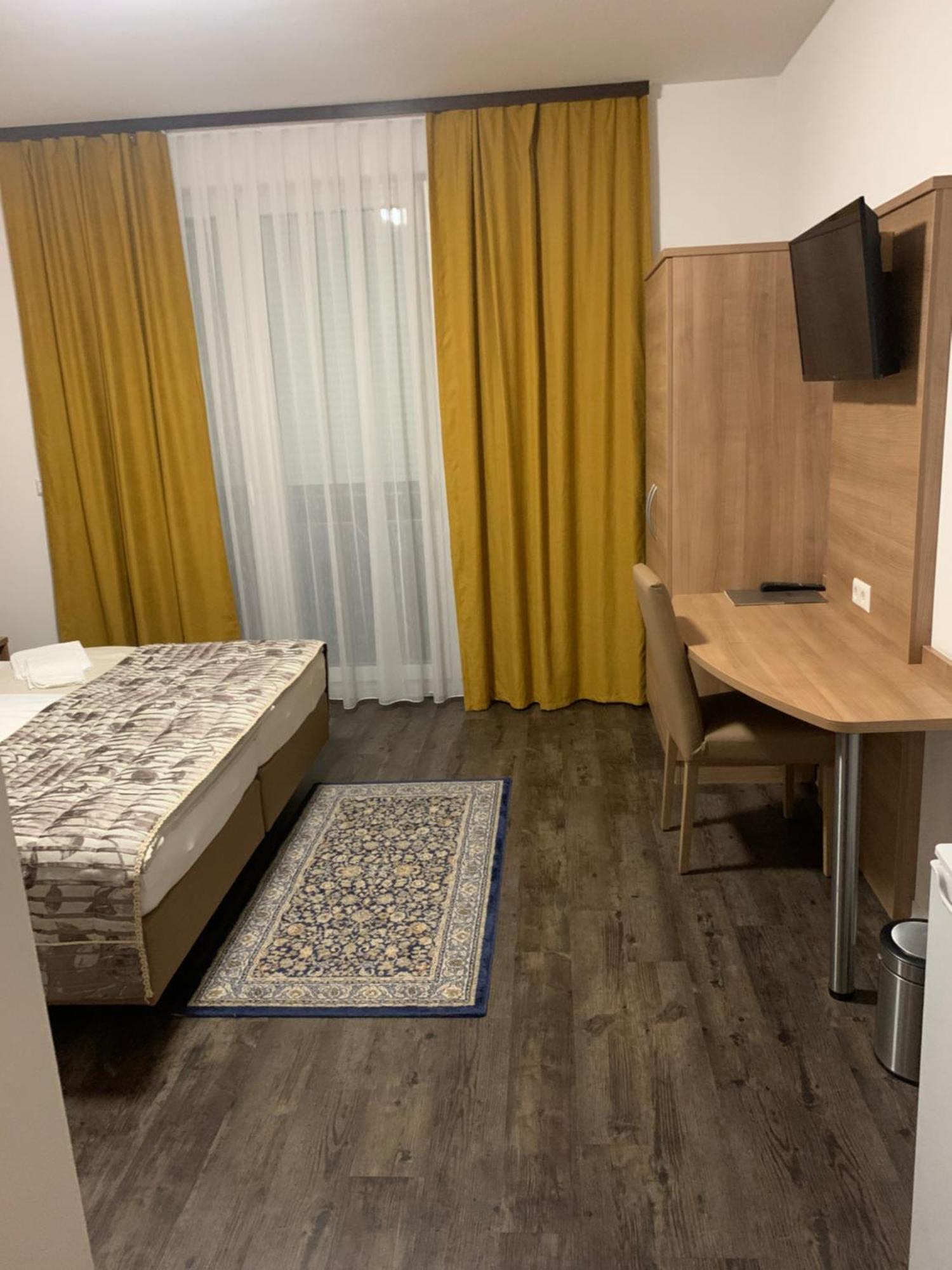 Hotel Pizzeria Da Beni Kochersteinsfeld Экстерьер фото