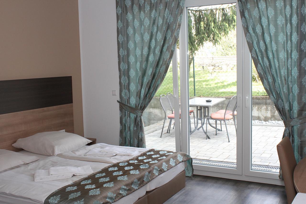 Hotel Pizzeria Da Beni Kochersteinsfeld Экстерьер фото